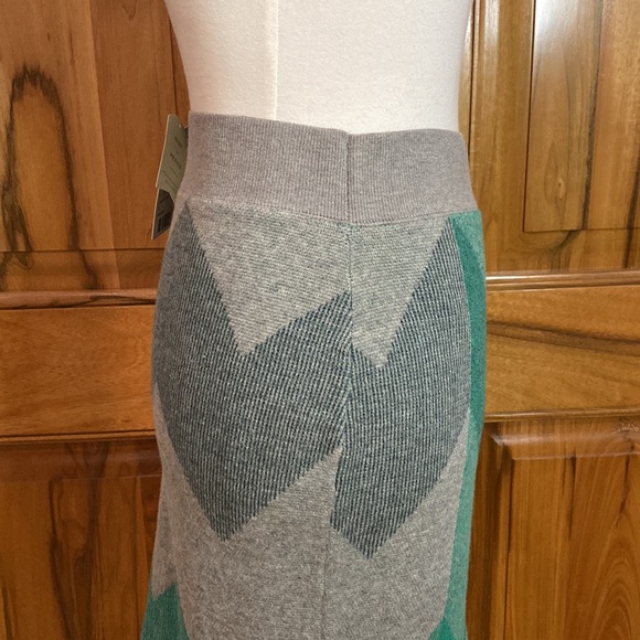 NWT Moth - Anthro - NWT - Gray/Green Chevron Knit Asymmetrical Skirt - EUC - S - Picture 10 of 16